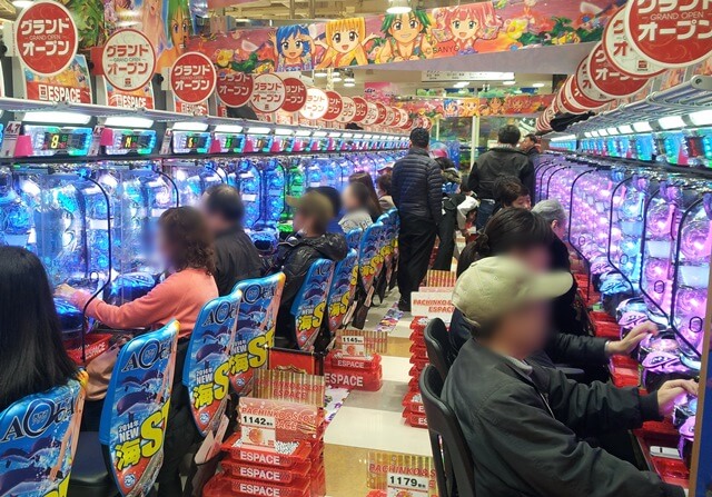 What-to-do-in-Tokyo-From-classic-to-crazy_pachinko_gambling-parlour-in-Shibuya