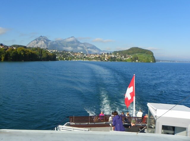 Is-Interlaken-Switzerland-boring_lake-Thun-boat-portside
