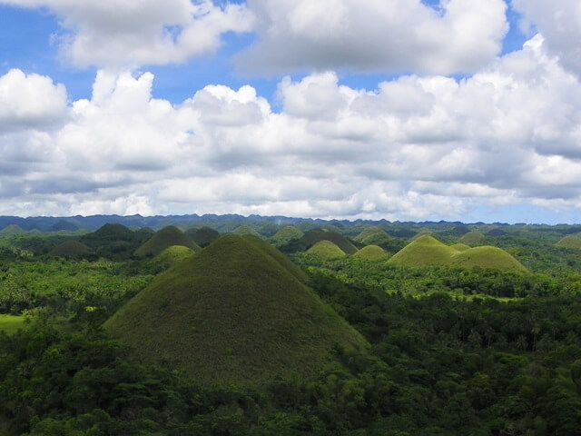 15-of-the-best-beaches-in-the-Philippines_bohol-chocolate-hills