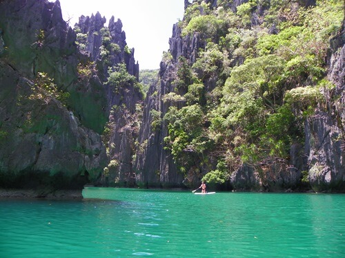 dont-worry-just-travel-the-paradise-of-El-Nido-in-the-Philippines-small-lagoon-like-in-a-dream