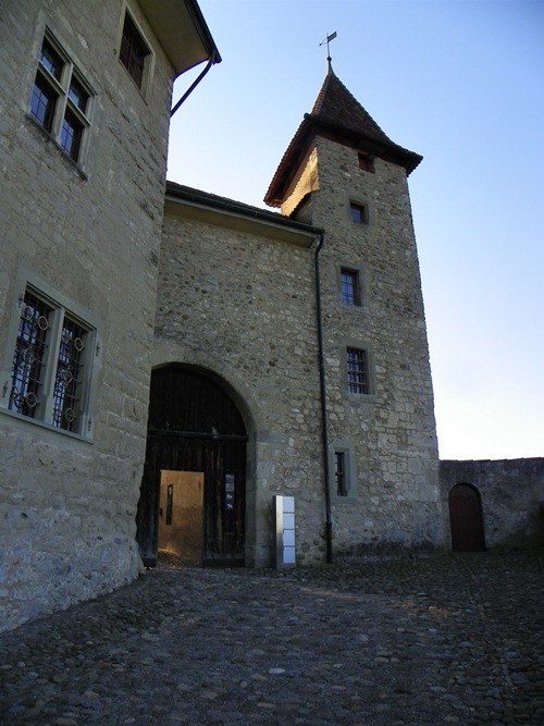 kyburg-castle-entrance