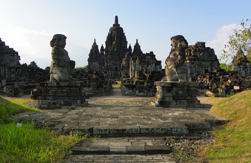 The area surrounding Yogyakarta in Java, Indonesia is blessed with many temples. This article is about Prambanan, a beautiful Hindu temple complex.