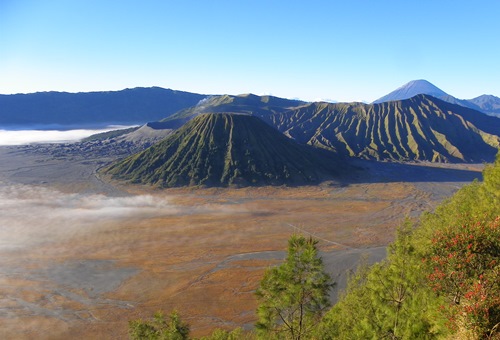The Gunung Bromo (Bromo volcano) in West Java is an Indonesian volcano that you simply have to see. And ever tried - what I call - Volcano Boarding?